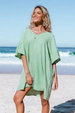 New 👏 Cupshe Arden Light Green V-neck T Shirt 👗 Dress ✨