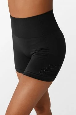 Flash Sale 𧨠Cupshe Orchid Black Mid Waist Biker Shorts π₯