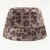 New 🛒 Cupshe Dynamic star Leopard Fluffy Bucket Hat 🌟