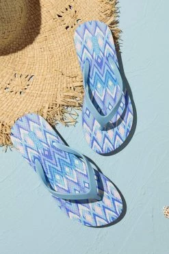 Hot Sale ⭐ Cupshe Cool Breeze Geometic Print Flip Flops 🌟