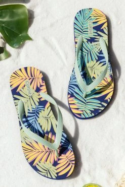 Hot Sale 👍 Cupshe Tropics Leafy Flip Flops ✨
