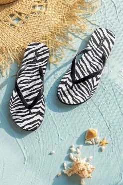 Hot Sale 💯 Cupshe Safari Zebra Striped Flip Flops ⭐