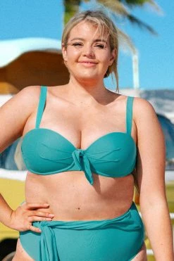 Buy 🎉 Cupshe Kristin Underwire Plus Size 👙 Bikini Top 🤩