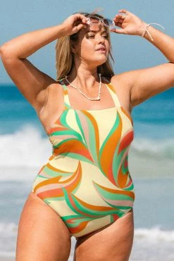 Discount 🎁 Cupshe Dancing Ribbon Square Neck Plus Size One Piece 🩱 Swimsuit 🔔