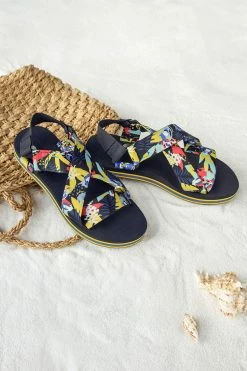 New 🌟 Cupshe Hibiscus Crisscross Slingback Sandals ❤️