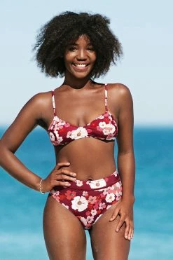 Best Pirce 🎁 Cupshe Paige Floral 👙 Bikini Top 🎉 -Cupshe Online Shop 1 f97ac88d 8221 48dd bff0 1a7643325373