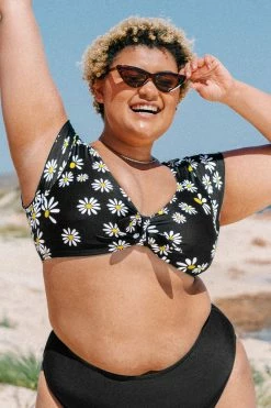 Wholesale β¨ Cupshe Lucia Ditsy Bunny Tie Short Sleeve Plus Size π Bikini Top π