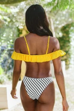 Outlet 😍 Cupshe Yellow And Striped Ruffle Cold Shoulder 👙 Bikini 🎁 -Cupshe Online Shop 2 d8e10b98 0f27 4ee3 aff9 397cabac1450
