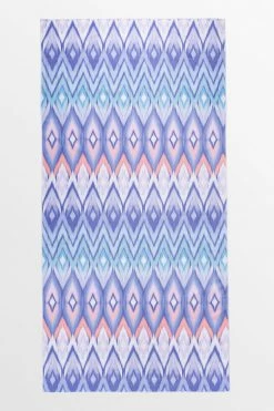 New 😍 Cupshe Blue Charm Geo Print Beach Blanket 🤩 -Cupshe Online Shop 2 dae28617 8bf8 4200 a7f8 21cd5de21f43