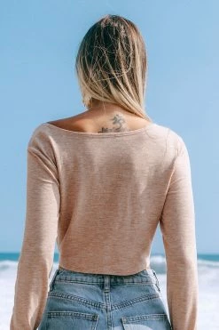 Deals 🎉 Cupshe Wildpoppy V-neck Twist Crop Sweatshirt 🔥 -Cupshe Online Shop 2 f3893855 c223 4b4d a173 075bc578e313