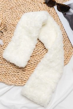 Hot Sale 🔔 Cupshe Never Stop White Criss Cross Cozy Scarf 🔥 -Cupshe Online Shop 3 2 c5627131 2dd4 4650 8718 e13a1c415075