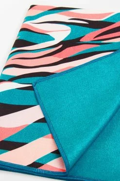 Hot Sale 🌟 Cupshe Ripple Zebra Striped Beach Blanket ⌛ -Cupshe Online Shop 3 71d9dc80 9639 4617 83fe e75c1b204275