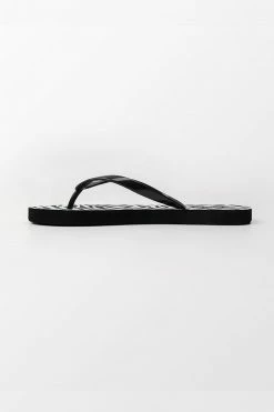 Hot Sale 💯 Cupshe Safari Zebra Striped Flip Flops ⭐ -Cupshe Online Shop 3 d99943e4 e7c4 4387 91e7 186cf66d74bf