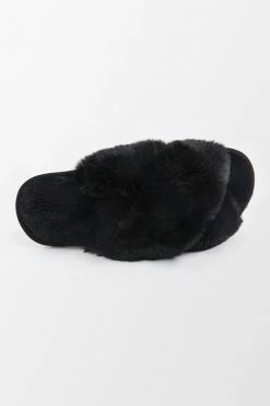 Promo 😀 Cupshe Karter Black Cross Strap Fluffy Slippers 🌟 -Cupshe Online Shop 3 e9140ddc b2e4 4e86 bdfc 9db5034662c7