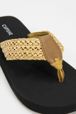 Hot Sale 🧨 Cupshe Sandy Beach Yellow Woven Thong Sandals 😍 -Cupshe Online Shop 4 128640e3 6c27 4c22 b957 418ac4426a3f