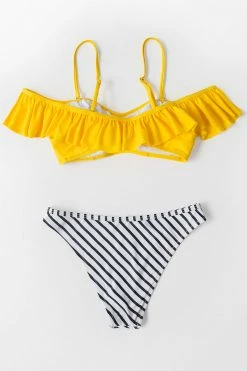 Outlet 😍 Cupshe Yellow And Striped Ruffle Cold Shoulder 👙 Bikini 🎁 -Cupshe Online Shop 4 1ecda46c 66a5 405b 83d9 a820a18186ac