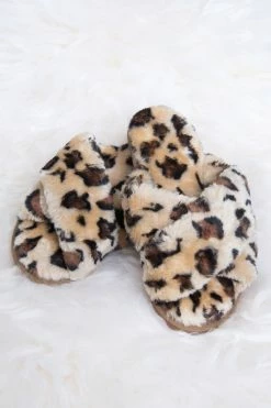 Promo 🎉 Cupshe Lark Leopard Cross Strap Fluffy Slippers 😍 -Cupshe Online Shop 4 21fce158 5b69 48f8 a95c a698569b68a6