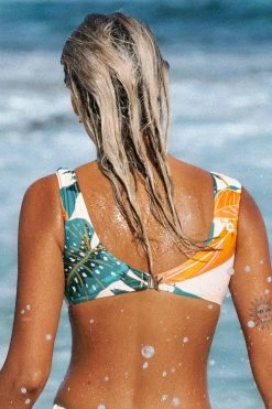 Discount 🎉 Cupshe Bright Leafy Print 👙 Bikini Top 🤩 -Cupshe Online Shop 4 2 17008c4d 1dbc 4465 b766 017a2e988479