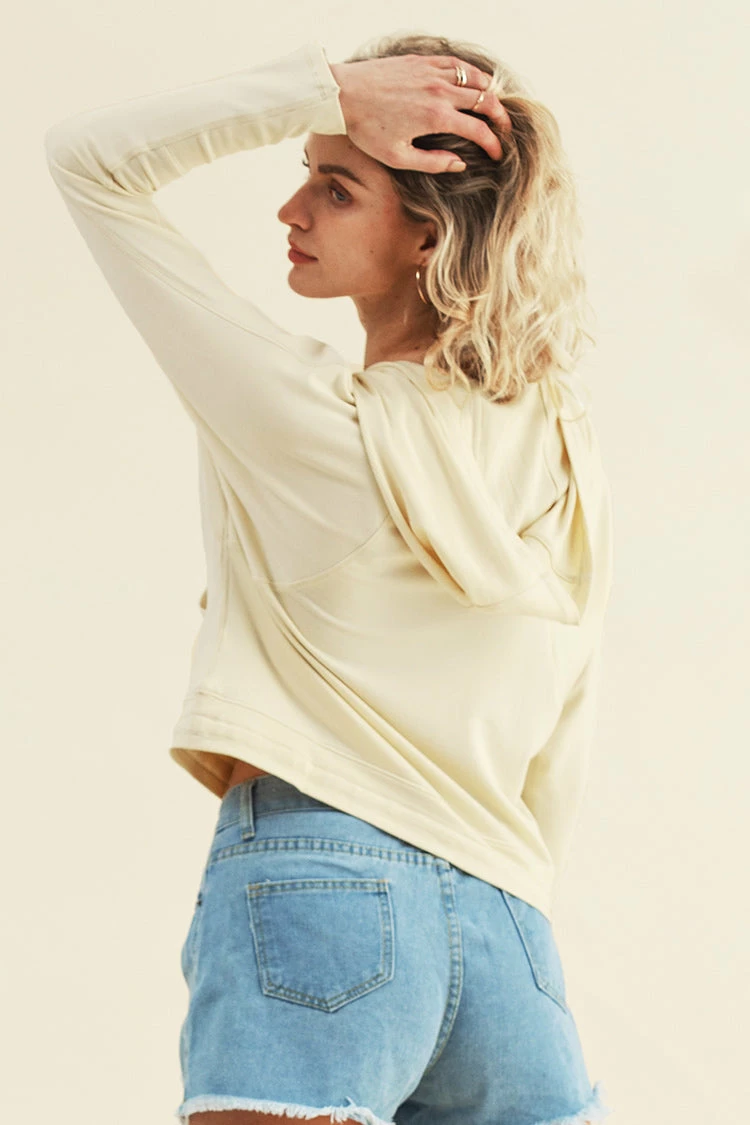 Outlet ✔️ Cupshe Gemma Beige Long Sleeve Drawstring Hoodie 🛒 2 Outlet ✔️ Cupshe Gemma Beige Long Sleeve Drawstring Hoodie 🛒 - Image 2